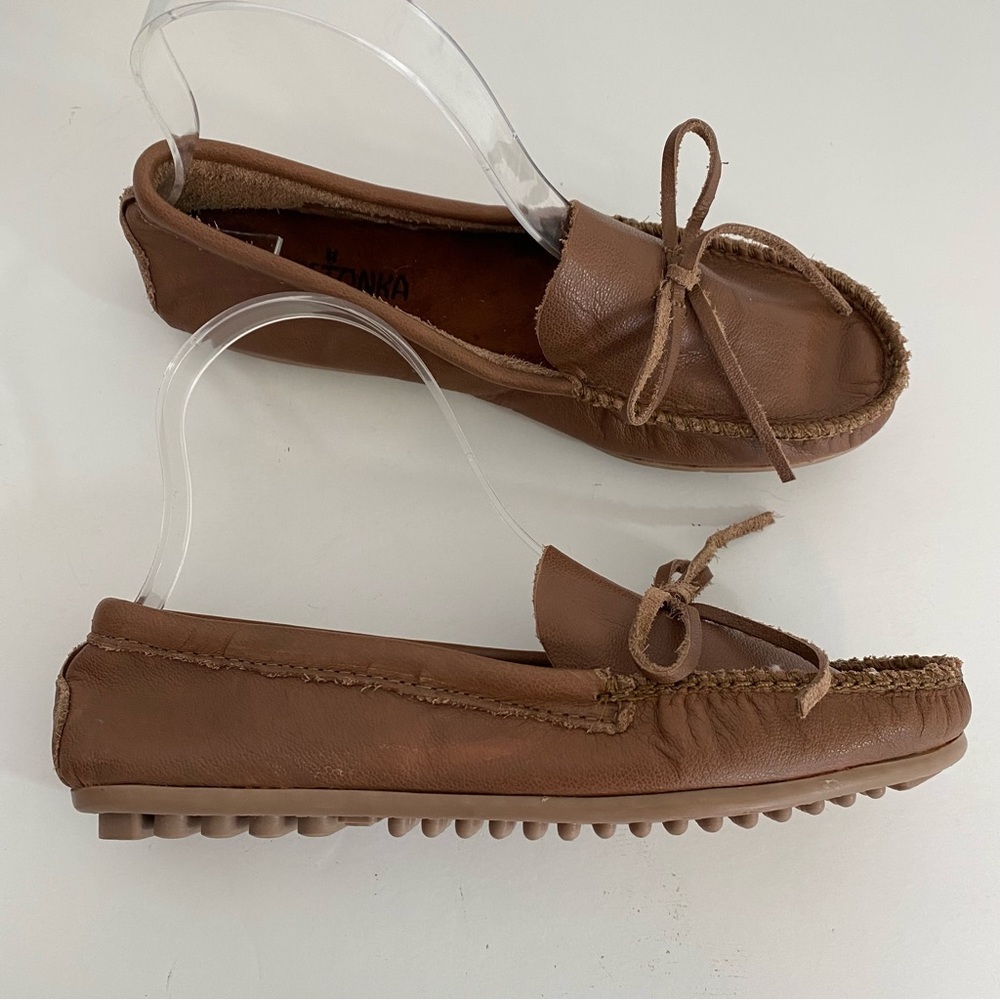 Minnetonka brown leather slip on moccasin loafer shoes